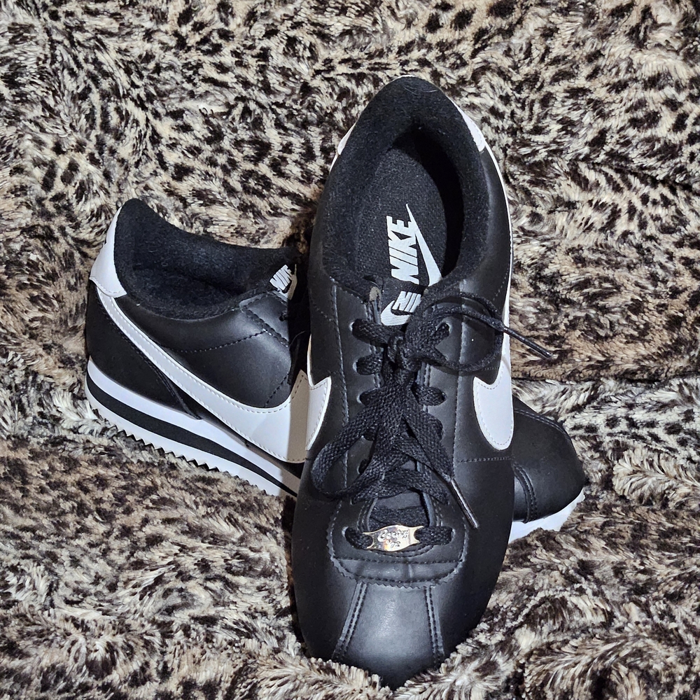 Nike Men's Black and White Sneakers
